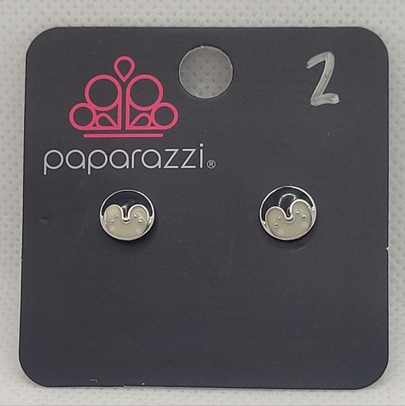 Paparazzi Penguin Stud Earrings         HGP301C - Picture 5 of 5